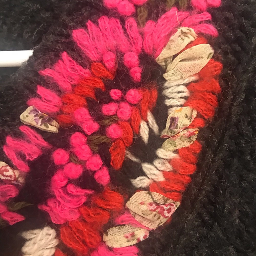 Sweater - Picture 4 of 4